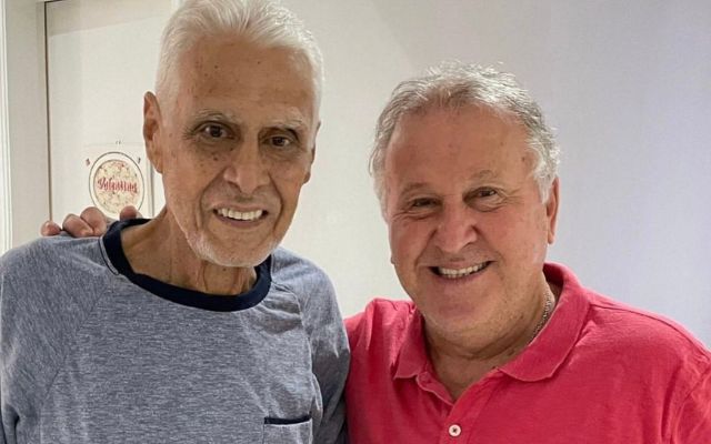 Zico visita Roberto Dinamite em dia de estreia do Brasil na Copa