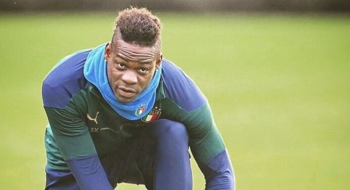 Balotelli escala ‘time dos sonhos’ com ídolo do Flamengo na lista