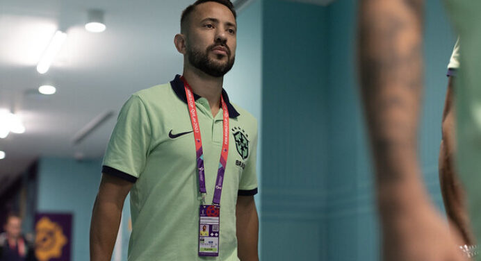 Everton Ribeiro lamenta eliminação do Brasil na Copa: “A ficha não caiu”