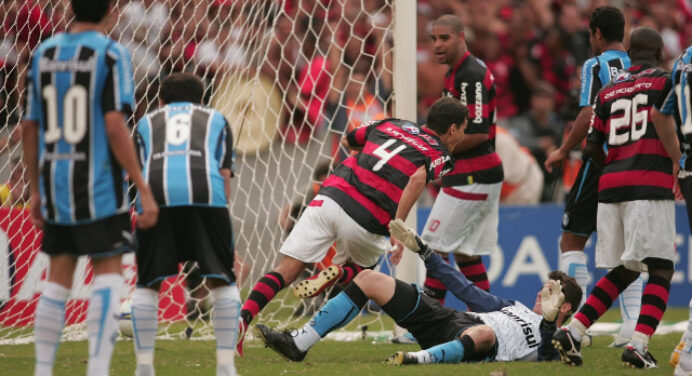 Pentacampeão mundial irrita argentino ao agradecer Petkovic pelo hexa do Flamengo em 2009