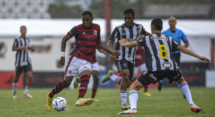 Joia do Flamengo marca golaço na Adidas Cup Sub-16; veja vídeo