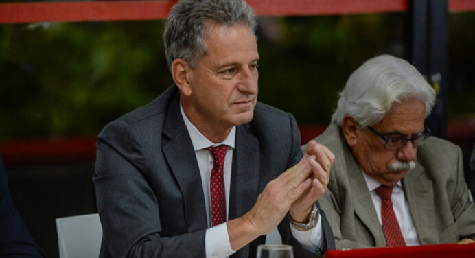 Ex-presidentes, conselheiros e grupos políticos divulgam carta contra possível 3º mandato de Landim no Flamengo