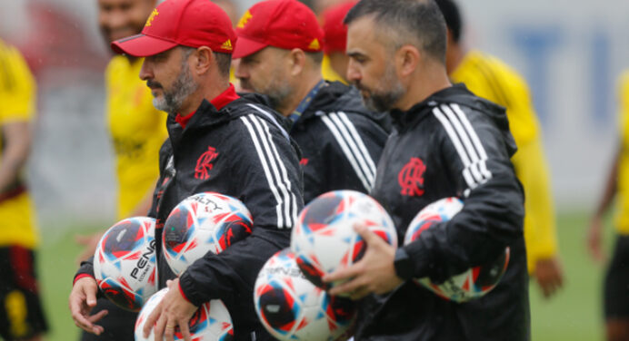 Ex-fisiologista do Flamengo fez alerta sobre preparação realizada por comissão de Vítor Pereira: “Tiro no pé”