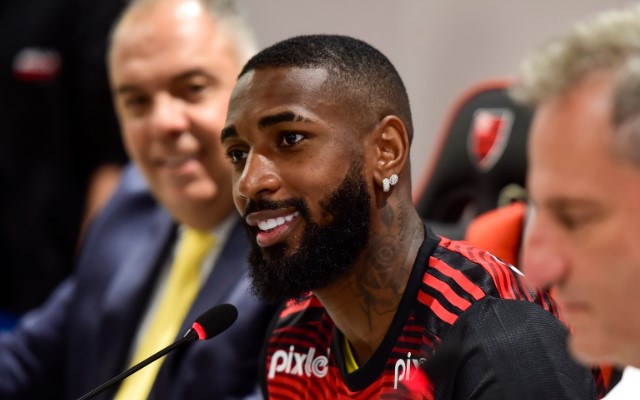 Gerson rasga elogios a ‘rivais’ de posição e afirma: “É bom para o Flamengo”