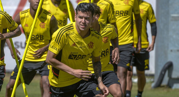 Flamengo negocia saída de atacante artilheiro da base para time árabe