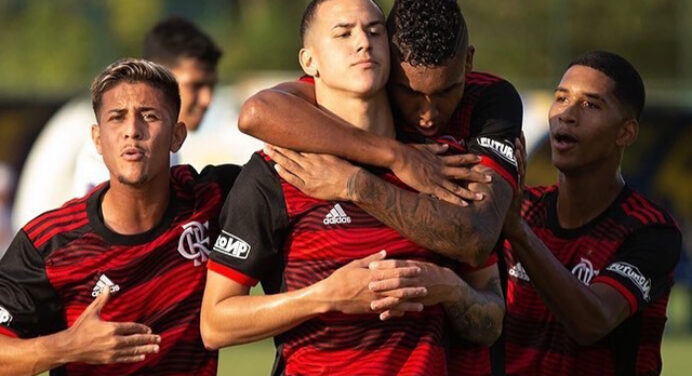 Flamengo acerta venda de atacante da base para os Emirados Árabes