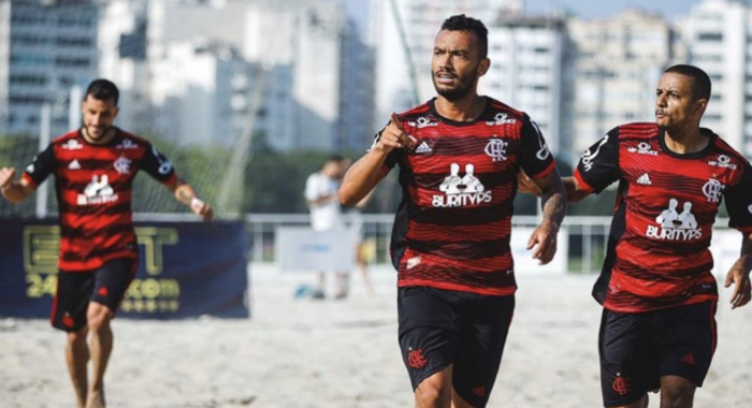 Flamengo e Vasco se enfrentam no futebol de areia neste domingo, em evento do Sesc-RJ