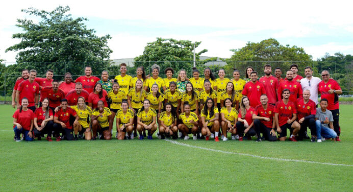 Elenco feminino do Flamengo se reapresenta com pacotão de reforços para 2023