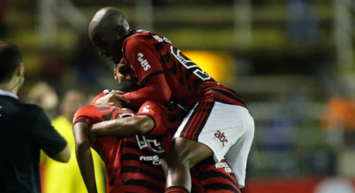 Com time de garotos, Flamengo joga melhor, mas fica no empate com o Bangu