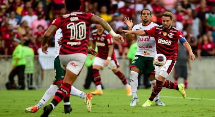 Gabigol adota ‘estilo raiz’ e usa chuteiras pretas no Carioca; entenda o motivo