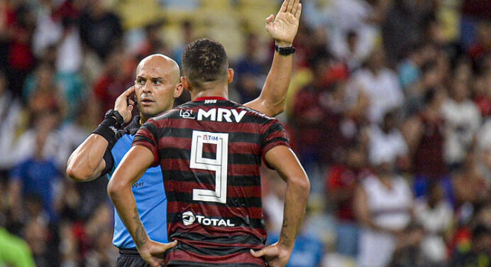 FERJ define escala de arbitragem para Madureira x Flamengo, pelo Carioca