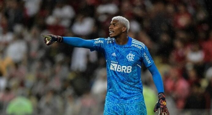 Benfica encaminha contratação de Hugo Souza, do Flamengo