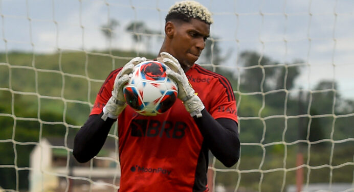 Flamengo fecha empréstimo de Hugo Souza a time europeu