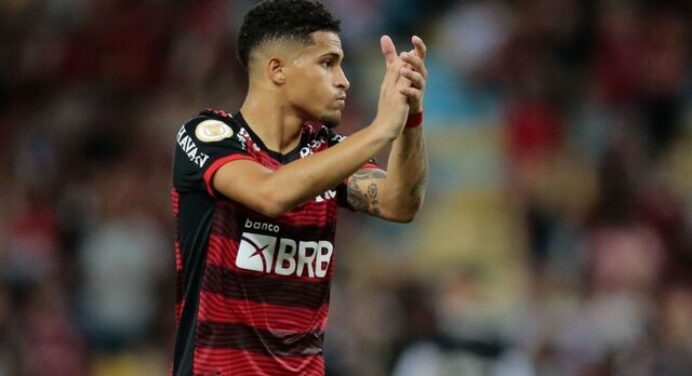 Vendido ao Wolves, João Gomes lidera com folga ranking de desarmes entre jogadores do Flamengo