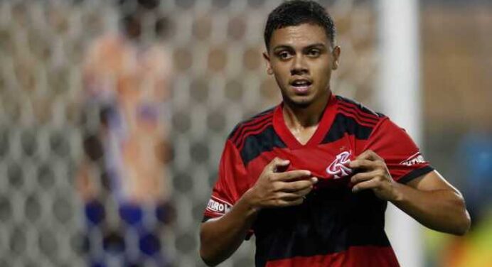 Joia da base do Flamengo acerta empréstimo com time da Geórgia