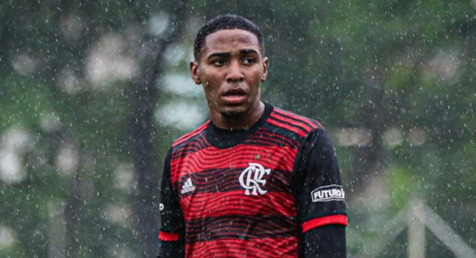 Joia do Flamengo, Lorran estreia no time profissional aos 16 anos