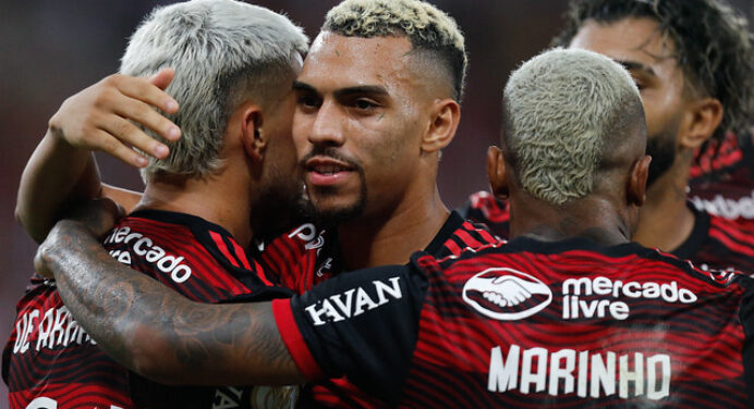 Vítor Pereira justifica escolha por Matheuzinho como titular do Flamengo no Mundial