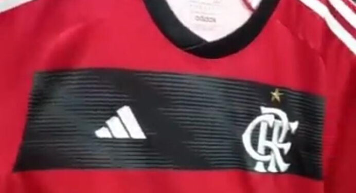 Nova camisa do Flamengo tem detalhes mínimos na cor preta; veja vídeo