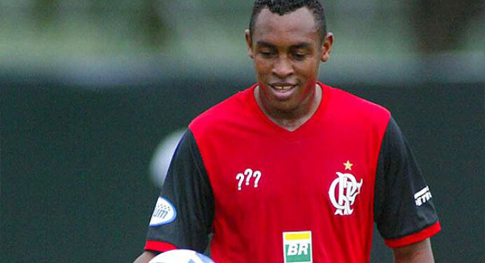 “Melhor que Eto’o”: xodó da torcida do Flamengo, Obina completa 40 anos nesta terça