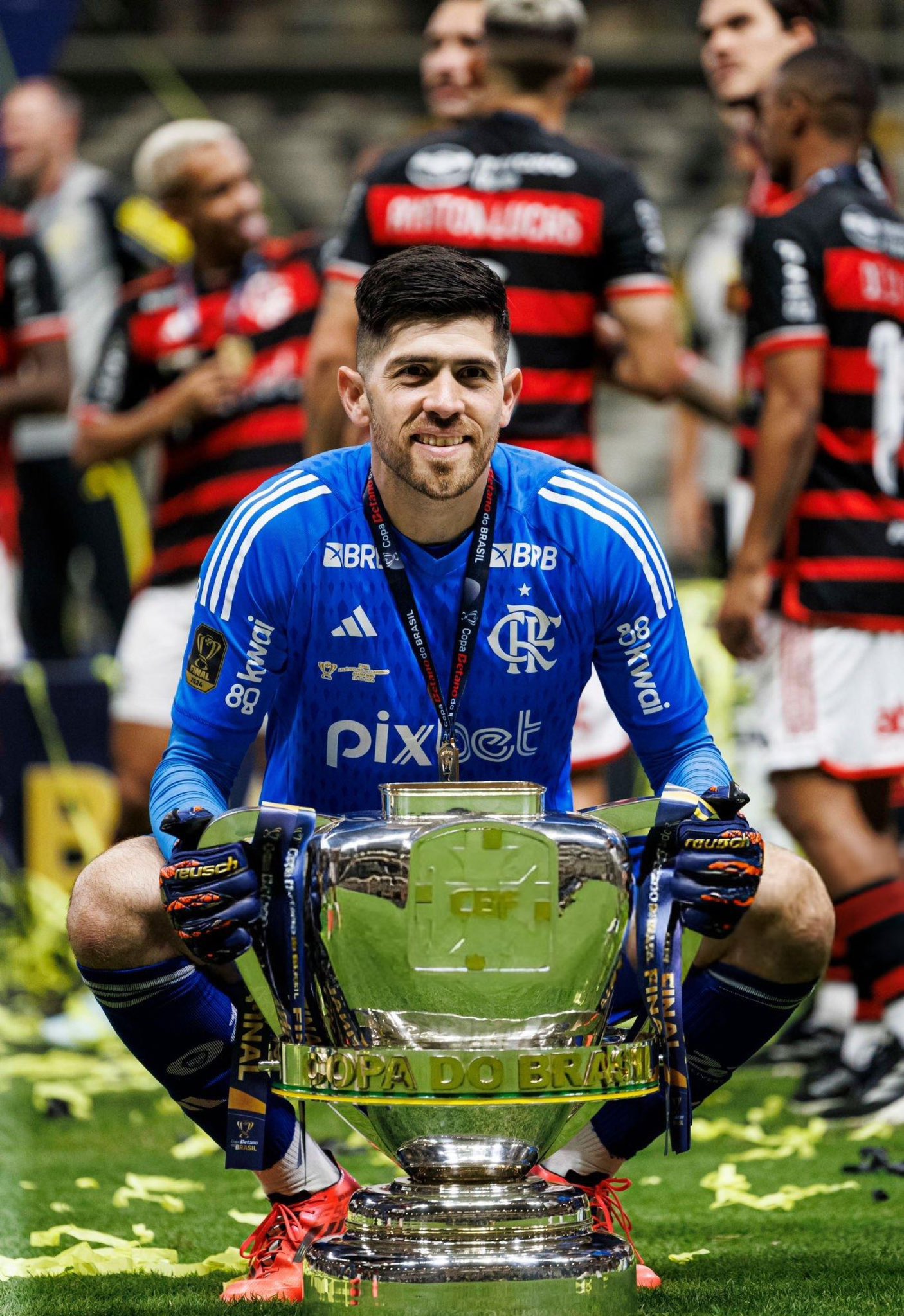 Rossi, goleiro do Flamengo, com título da Copa do Brasil 2024