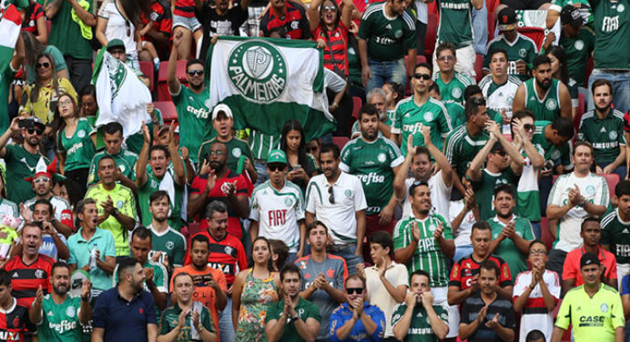 Torcida do Palmeiras não consegue esgotar ingressos para jogo contra o Flamengo
