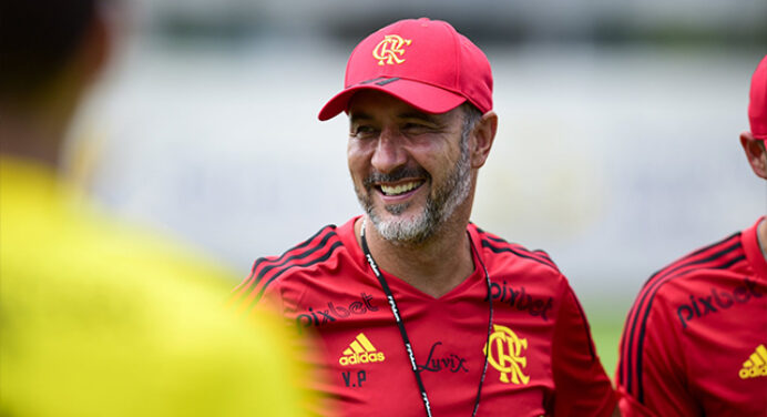 Clima no Flamengo é bom após chegada de Vítor Pereira