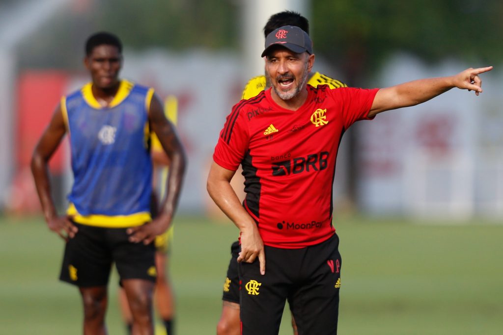 Vítor Pereira usa treino desta sexta para definir escalação em Flamengo x Nova Iguaçu