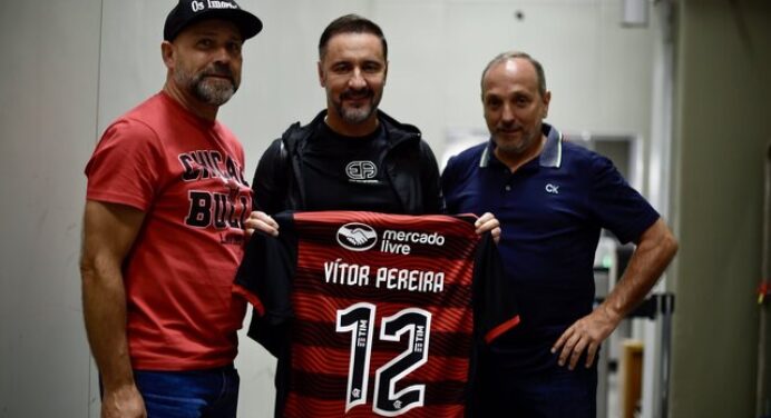 Parte da nova comissão técnica do Flamengo recebe Vítor Pereira no aeroporto