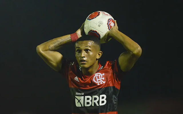 Flamengo: Wesley marca primeiro gol pelos profissionais