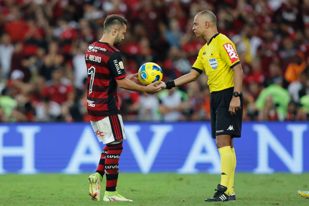 Flamengo abre processo contra Wilton Pereira Sampaio, árbitro da Supercopa