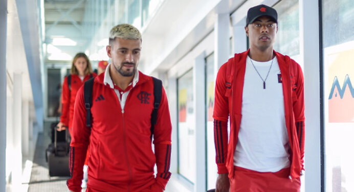 Flamengo estreia novo uniforme de viagem em ida para Marrocos