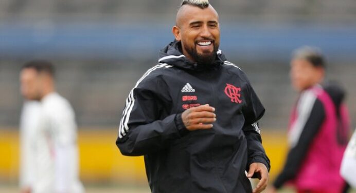 Vidal é jogador mais sólido entre volantes titulares do Flamengo; veja números