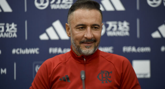 Vítor Pereira compara pressão por títulos e para fugir do rebaixamento: “Uma sufoca, a outra nos motiva”