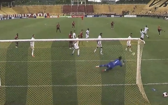 Goleiro do Resende faz milagres e impede goleada do Flamengo