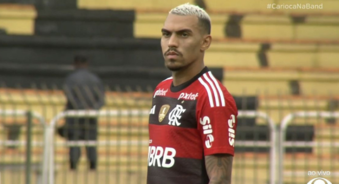 Proposta do Corinthians ao Flamengo por Matheuzinho tem quase R$ 8 milhões em metas; veja detalhes