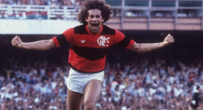 Ídolo do Flamengo convoca torcida a cantar samba de enredo no Mundial