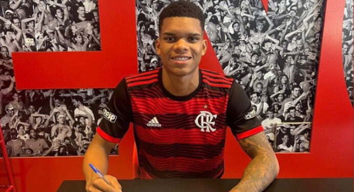 Flamengo contrata promessa do futebol colombiano