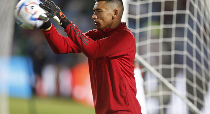 Nova camisa de goleiro do Flamengo vaza na internet; veja fotos