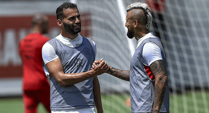 Vítor Pereira planeja utilizar Thiago Maia como ‘zagueiro’ contra Independiente del Valle