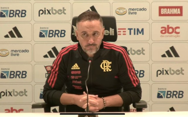 Diretoria do Flamengo garante permanência de Vítor Pereira após eliminação no Mundial