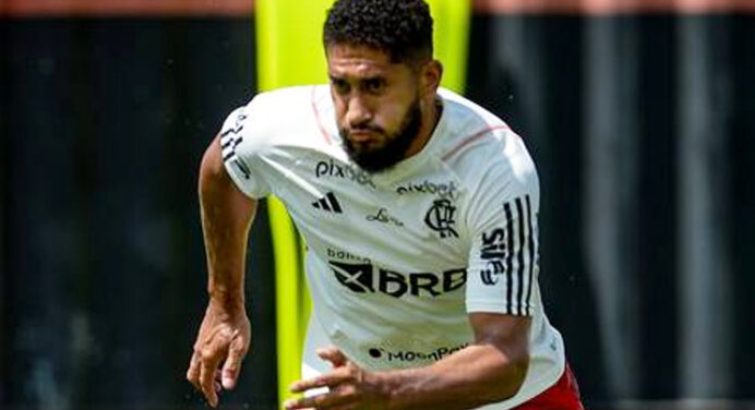 Cruzeiro estuda contratação de zagueiro do Flamengo