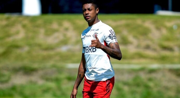Bruno Henrique recebe ‘tratamento especial’ em retorno aos treinos no Flamengo