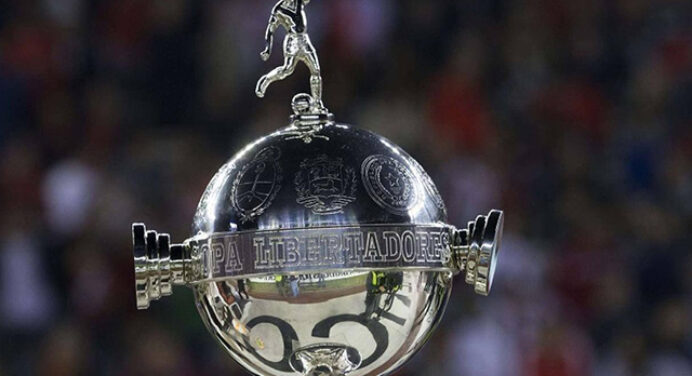 Árbitro de Racing x Flamengo acumula polêmicas na Libertadores