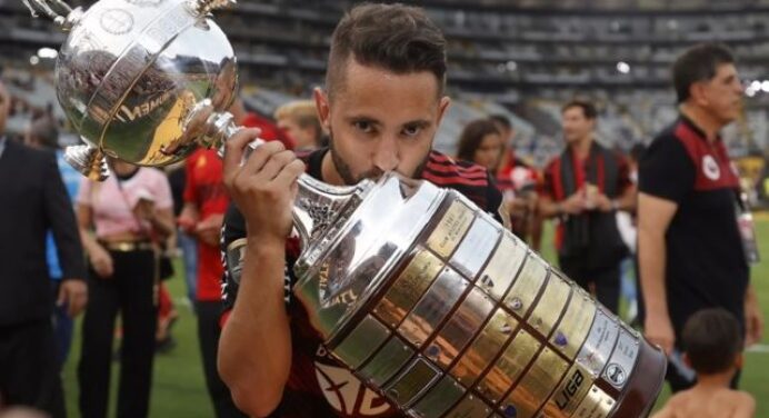 Everton Ribeiro lidera ranking de ‘passes em direção ao gol’ do Brasileirão desde 2019