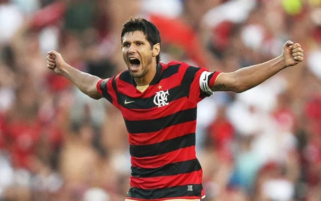 Ex-capitão do Flamengo se revolta com atitude de jogador após derrota na Recopa: “Aquilo me apertou o pescoço”