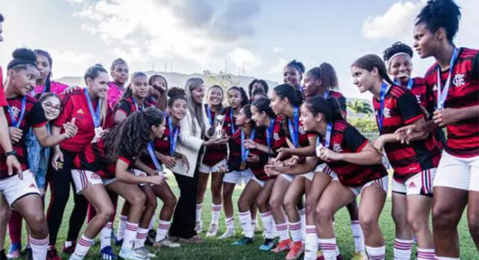 Sub-17 feminino do Flamengo faz amistoso contra o Bangu para celebrar o mês da mulher