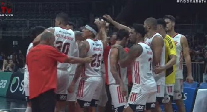 Com final dramático, Flamengo vence Minas no NBB