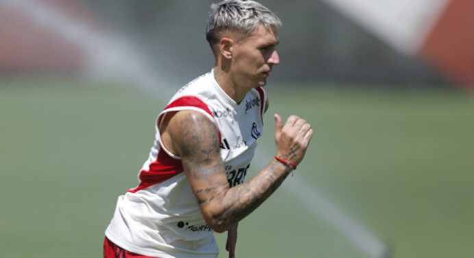 Lesão de Varela é revelada, e Flamengo tem nova preocupação no elenco