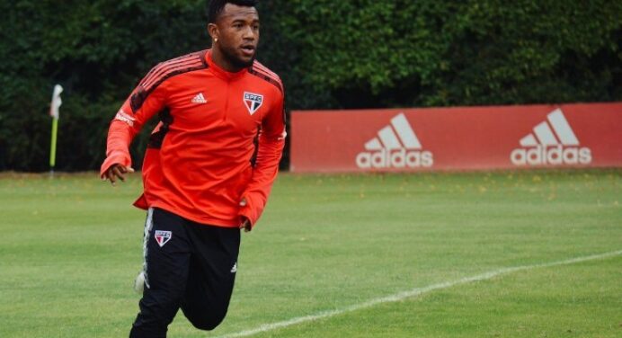 Alvo do Flamengo, Luan segue com futuro indefinido no São Paulo