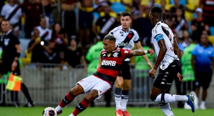 Matheuzinho é diagnosticado com fratura e vira problema no Flamengo para sequência do Carioca